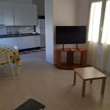 Vicino Al Mare Con Parcheggio Scauri (Lazio)